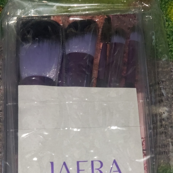 Brushes - Picture 2 of 3